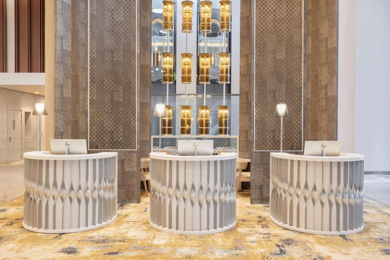Radisson Blu Hotel Riyadh Convention And Exhibition Center Exterior foto The hotel's lobby