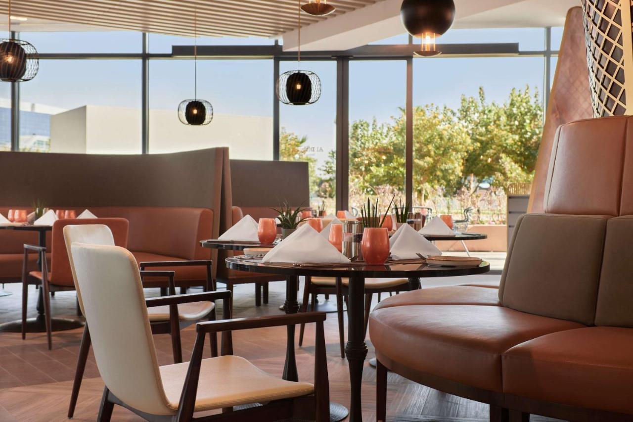 Radisson Blu Hotel Riyadh Convention And Exhibition Center Exterior foto The restaurant