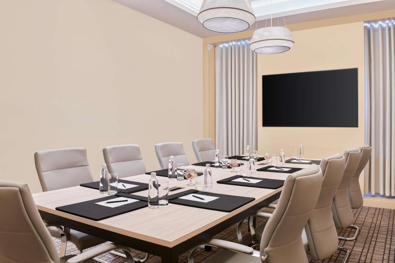 Radisson Blu Hotel Riyadh Convention And Exhibition Center Exterior foto Meeting room