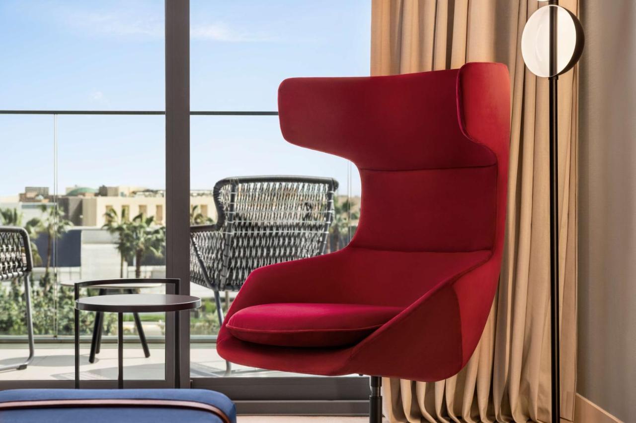 Radisson Blu Hotel Riyadh Convention And Exhibition Center Exterior foto The DIVA armchair