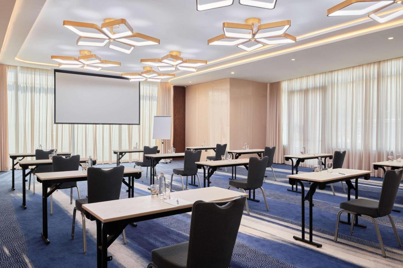 Radisson Blu Hotel Riyadh Convention And Exhibition Center Exterior foto Meeting room