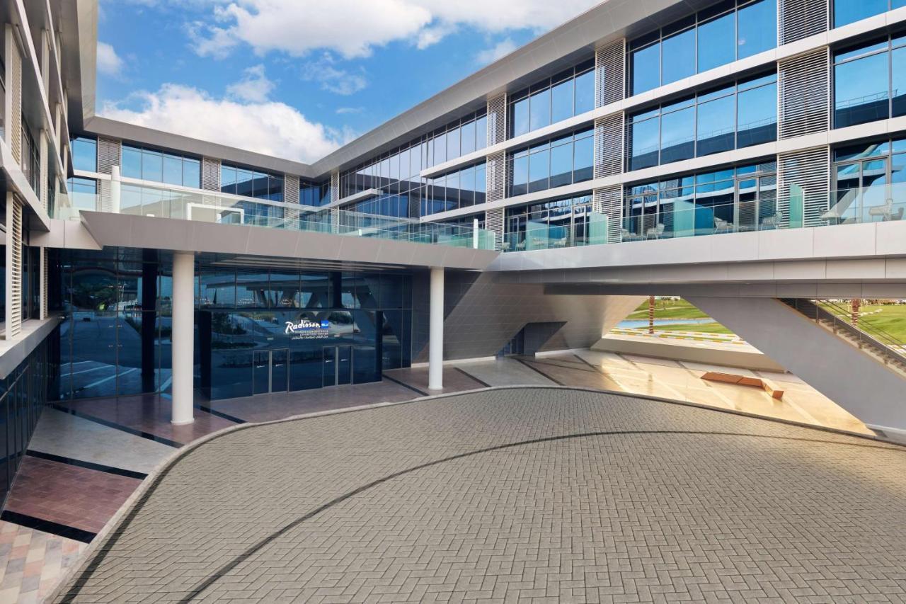 Radisson Blu Hotel Riyadh Convention And Exhibition Center Exterior foto The University of Nicosia