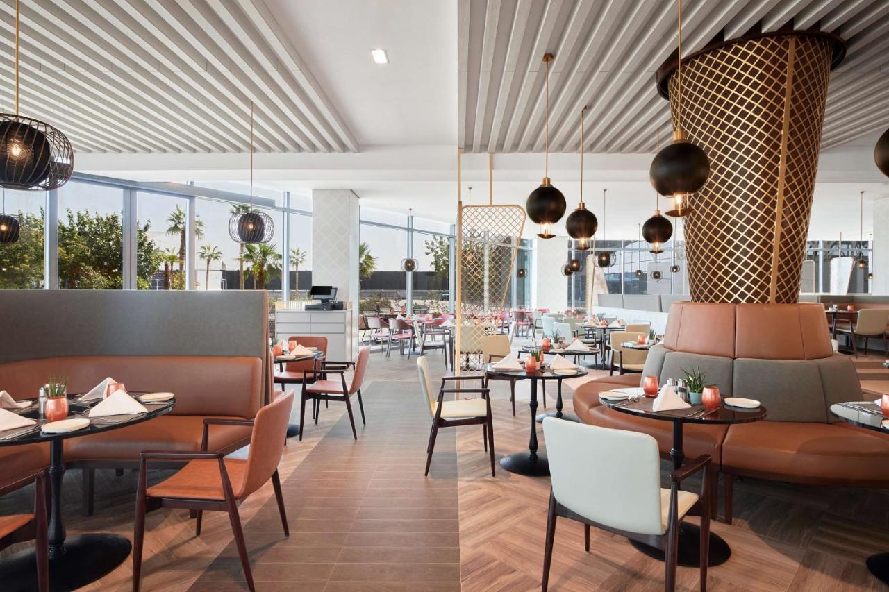 Radisson Blu Hotel Riyadh Convention And Exhibition Center Exterior foto The restaurant