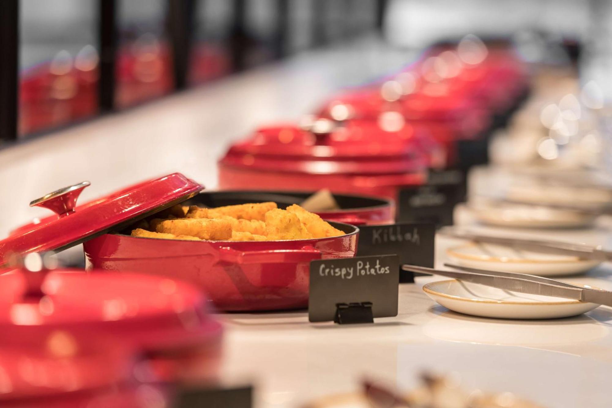 Radisson Blu Hotel Riyadh Convention And Exhibition Center Exterior foto A Le Creuset cocotte
