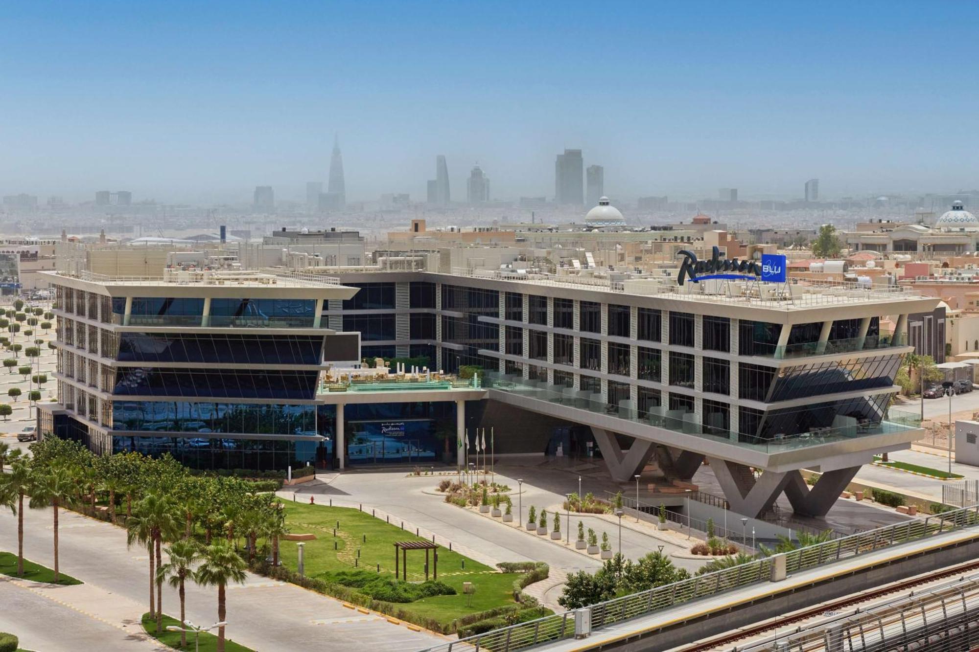Radisson Blu Hotel Riyadh Convention And Exhibition Center Exterior foto The American University in Cairo