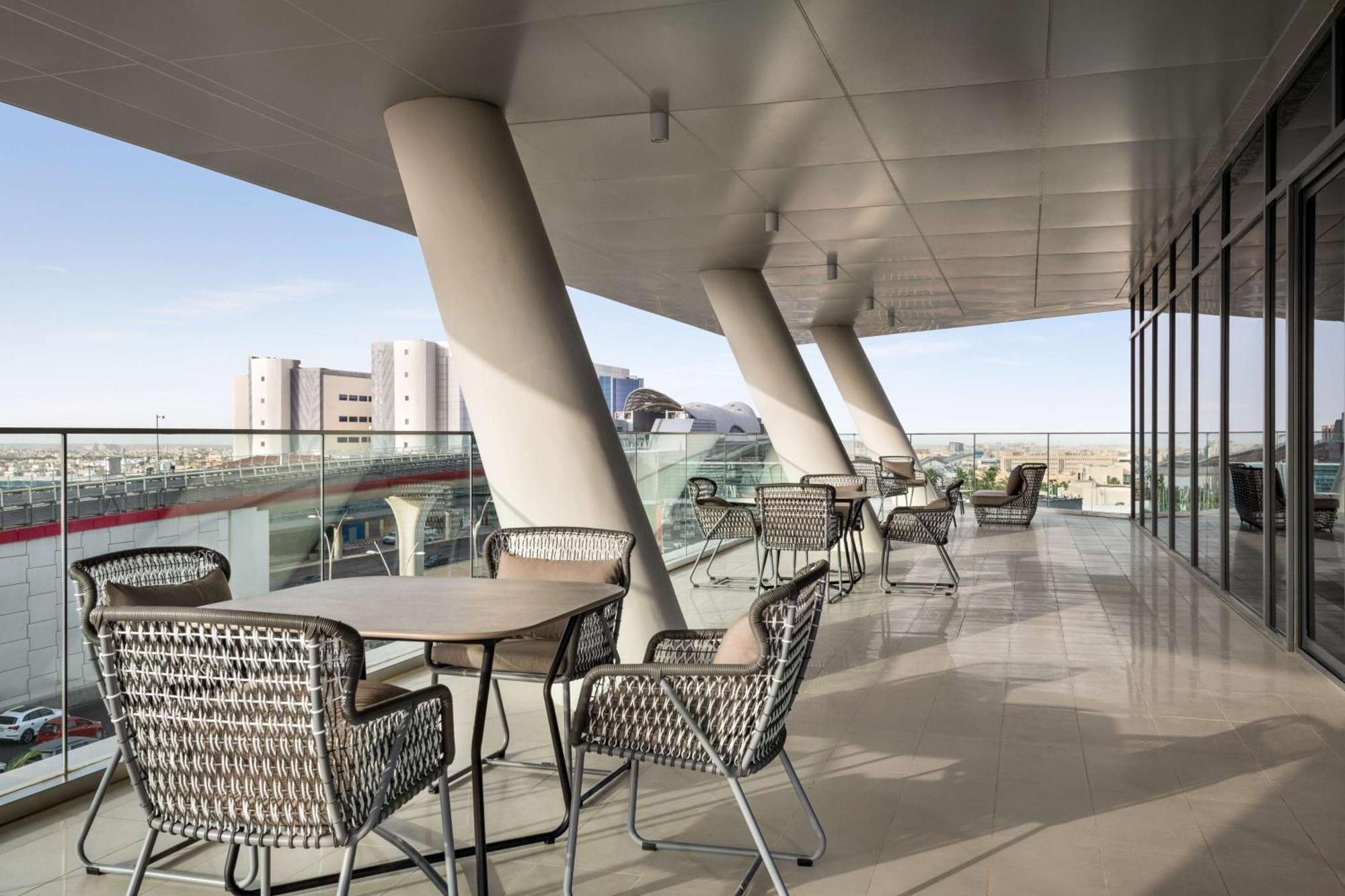 Radisson Blu Hotel Riyadh Convention And Exhibition Center Exterior foto The Sky Bar