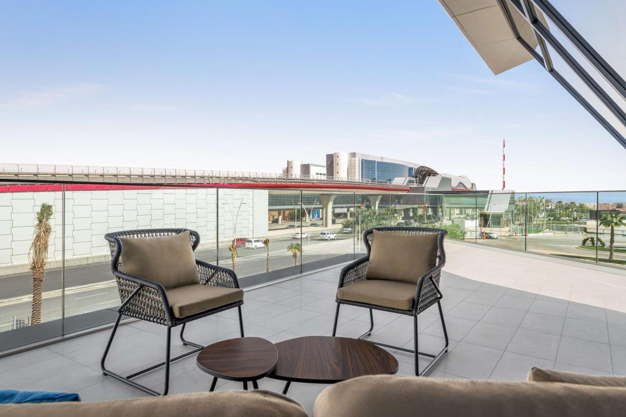 Radisson Blu Hotel Riyadh Convention And Exhibition Center Exterior foto The Sky Bar
